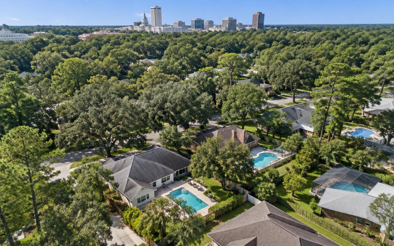 Tallahassee neighborhoods with residential pools